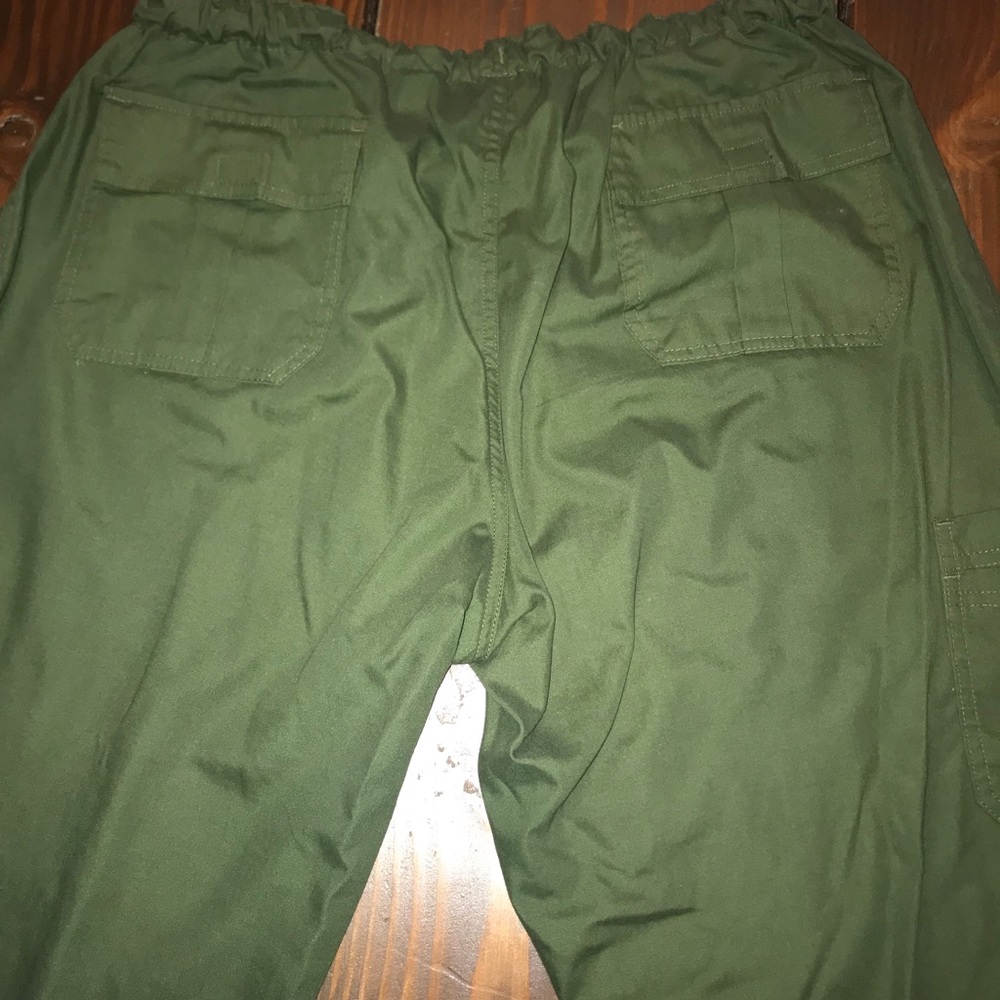 Almost new! Olive scrub pant, size XL